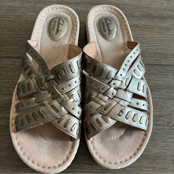 Gold woven crisscross Clark slip on sandals - Picture 1 of 8